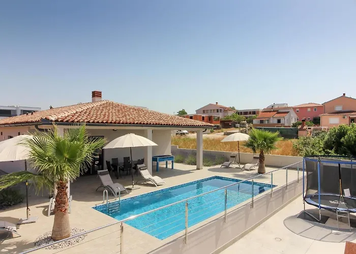Ferienhaus Mit Privatpool Fuer 8 Personen Ca 170 Qm In Pula, Istrien Istrische Riviera